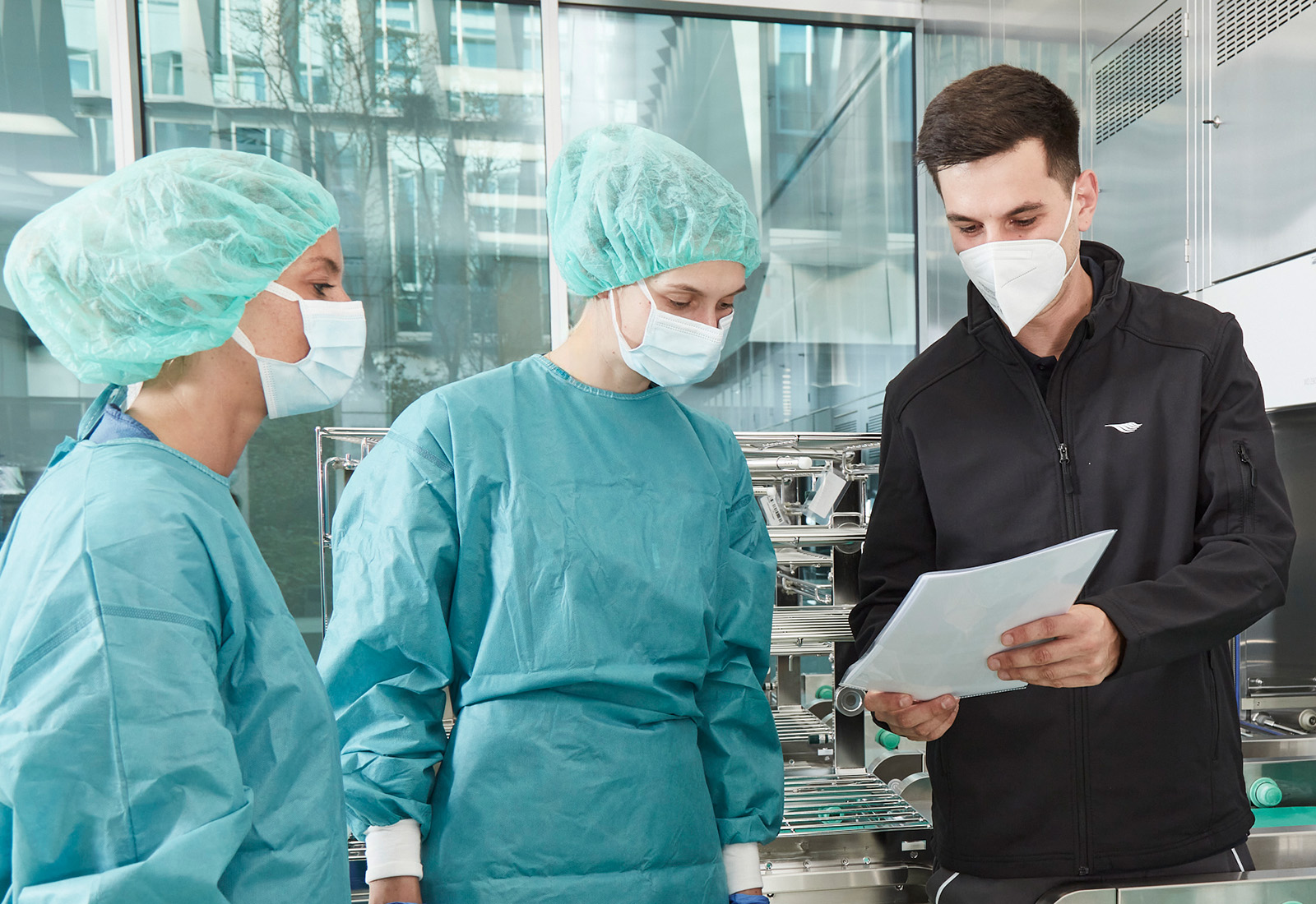 Borer Anwendungstechniker in einer AEMP mit AEMP-Personal