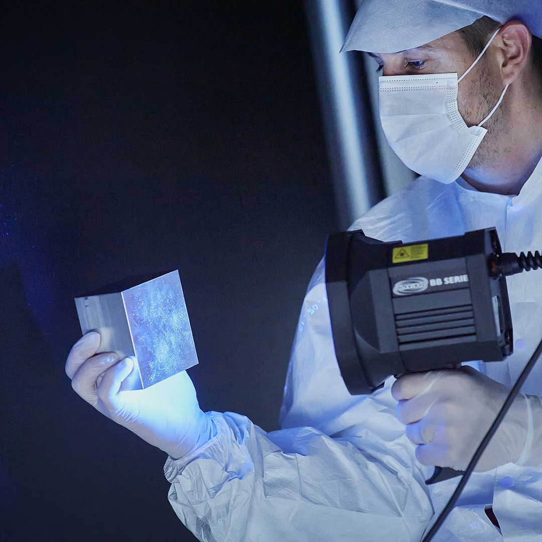 Surface testing with black light in the clean room